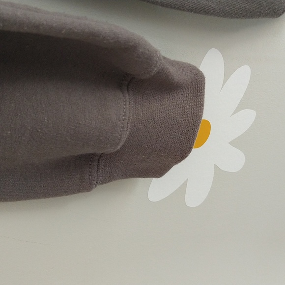 🎄 Charlie Brown Gray Christmas Sweater - Picture 8 of 9